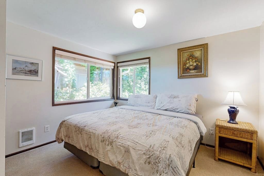 Photo of Bedroom in Seal Rock