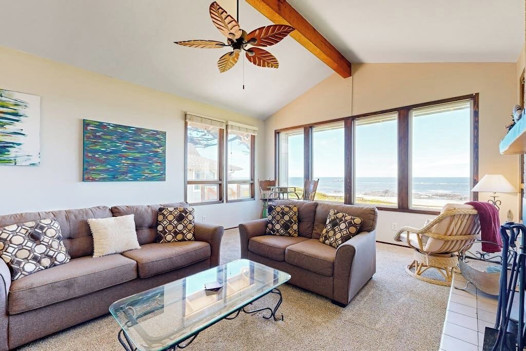Photo of Livingroom in Seal Rock