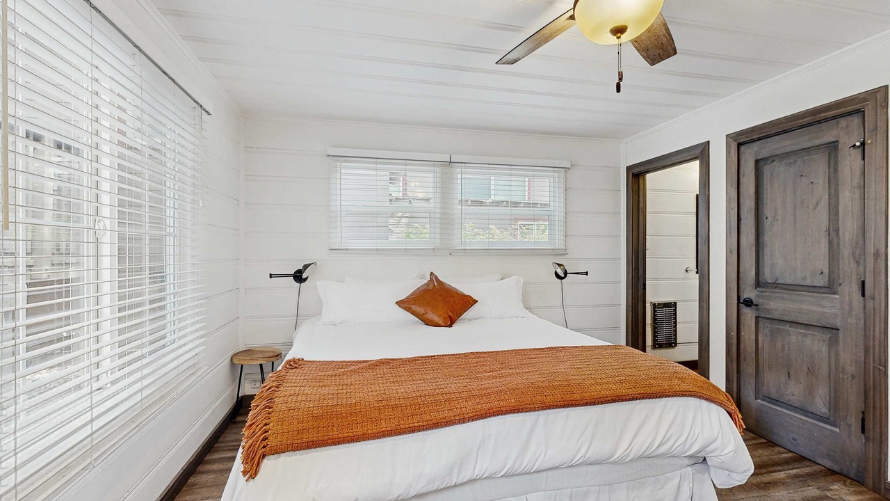 Photo of Bedroom in Lakeside Park