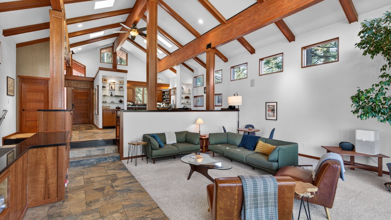 Photo of Livingroom in Brockway