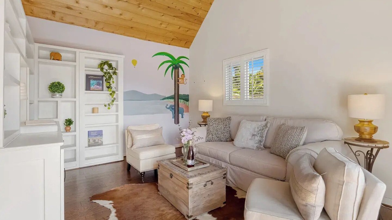 Photo of Livingroom in Eastern Malibu