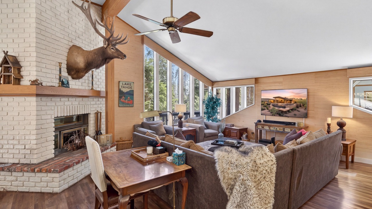 Photo of Livingroom in Tahoe Pines
