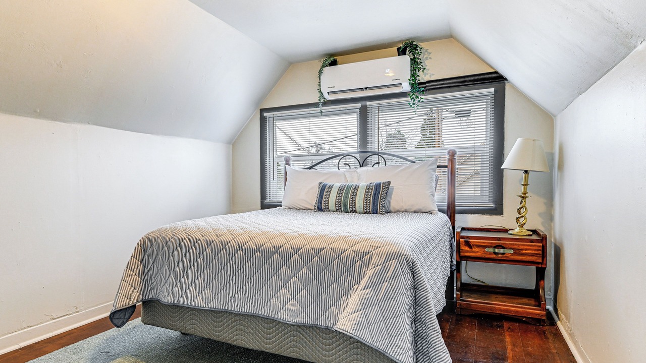 Photo of Bedroom in Grants Pass