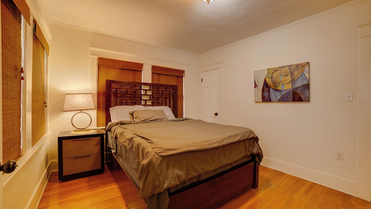 Photo of Bedroom in Downtown Riverside
