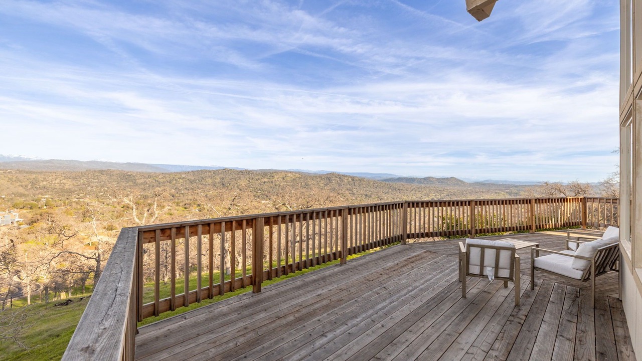 Photo of Patio Balcony in Yosemite Lakes