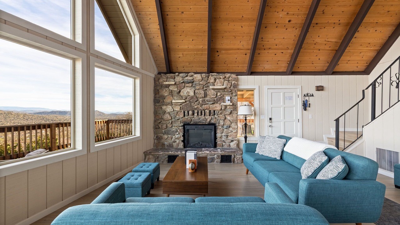 Photo of Livingroom in Yosemite Lakes