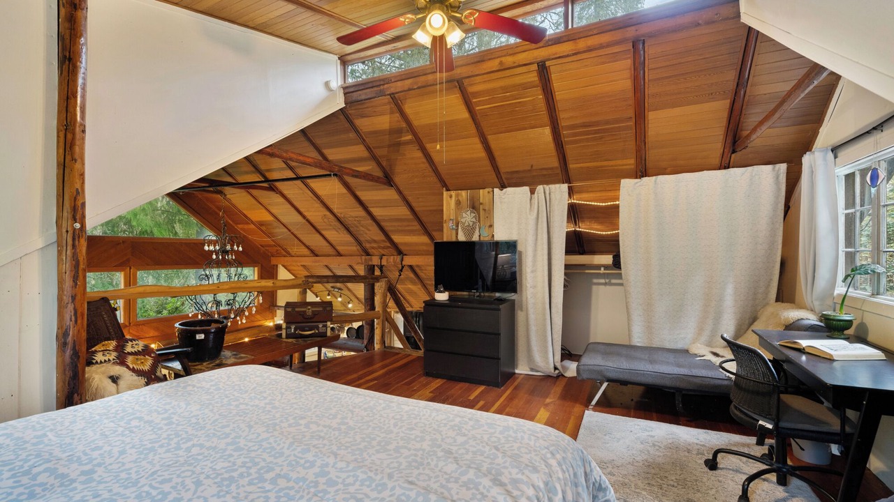 Photo of Bedroom in Pleasant Valley
