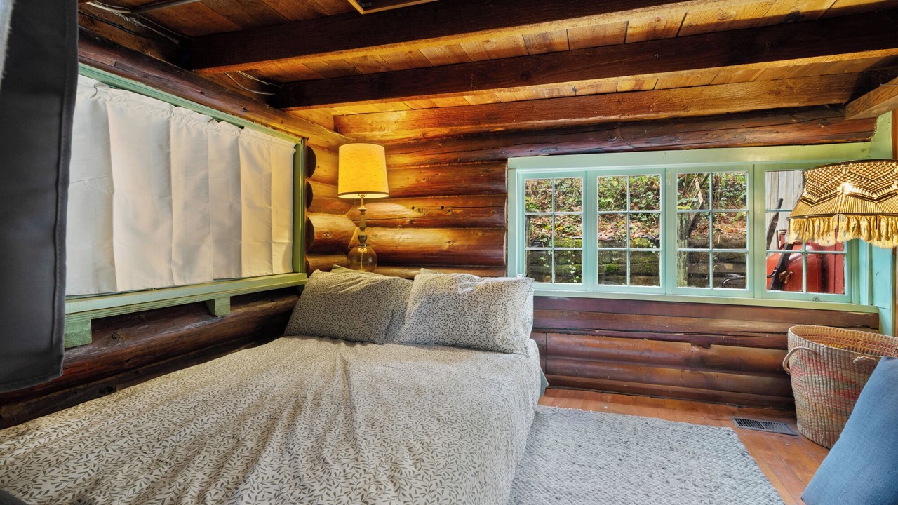 Photo of Bedroom in Pleasant Valley