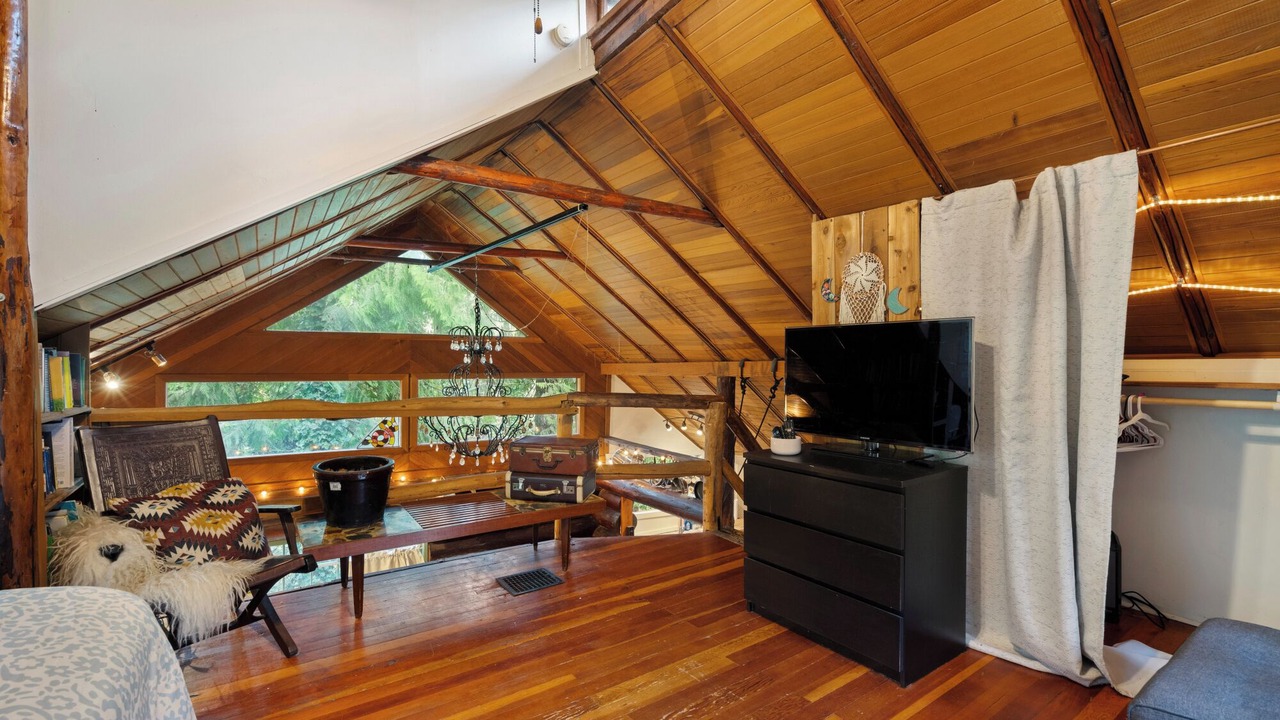 Photo of Livingroom in Pleasant Valley