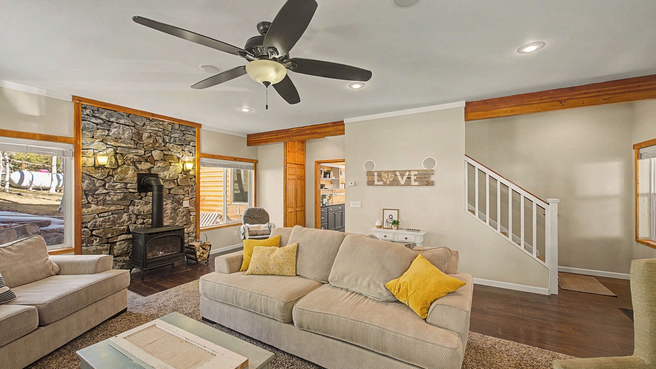Photo of Livingroom in Mammoth Creek