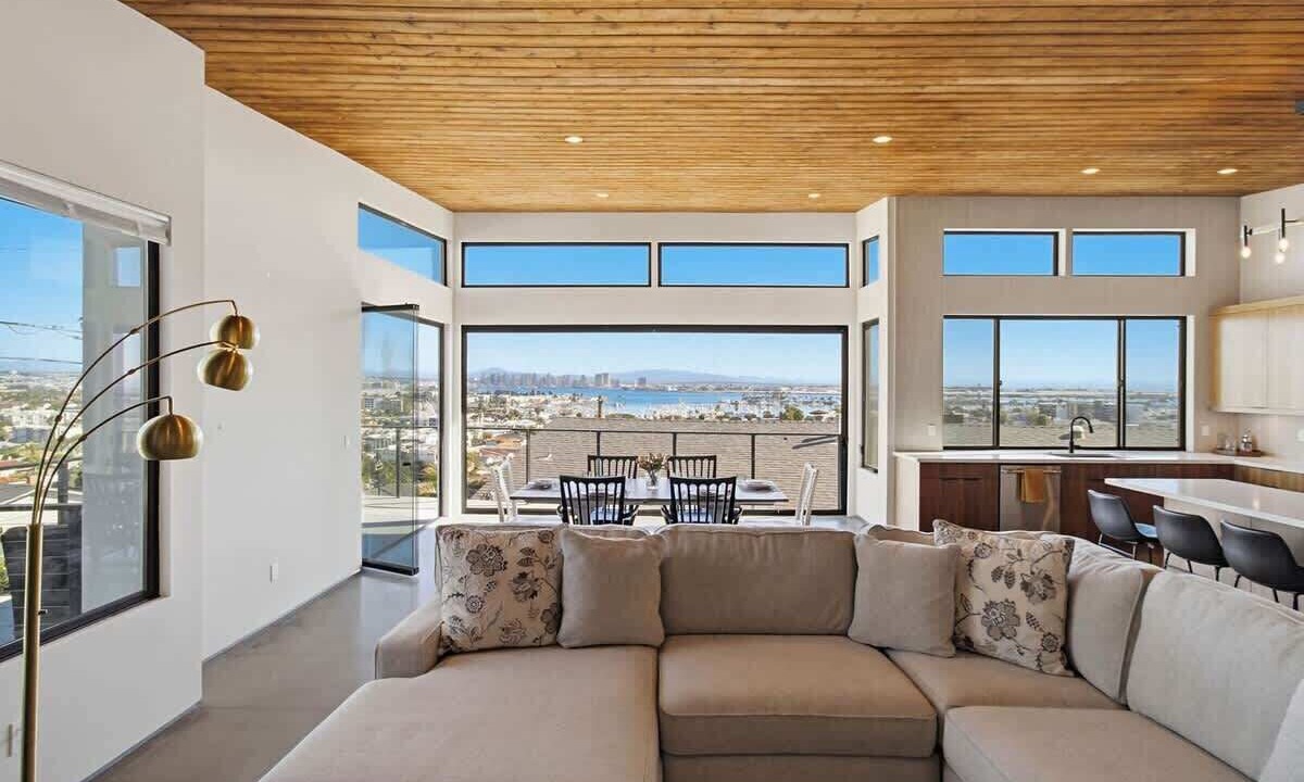 Photo of Livingroom in Roseville - Fleet Ridge