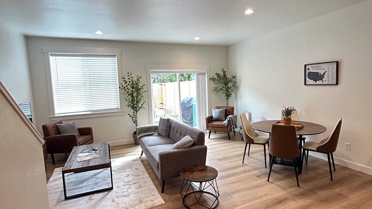Photo of Livingroom in West Salem