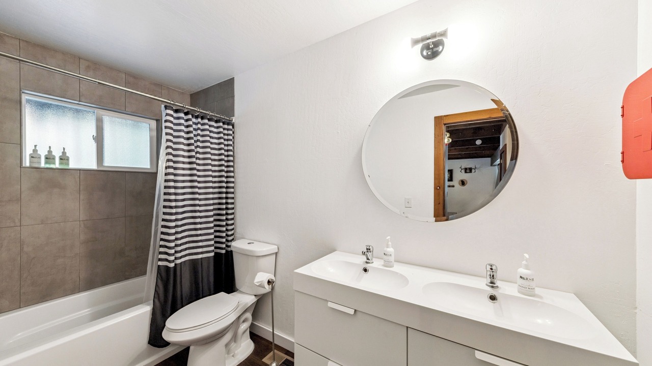 Photo of Bathroom in Pioneer Trail