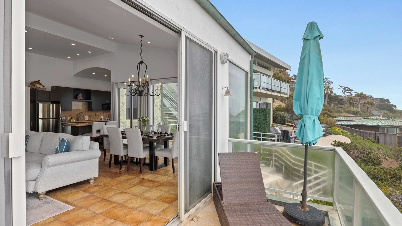 Photo of Livingroom in Western Malibu