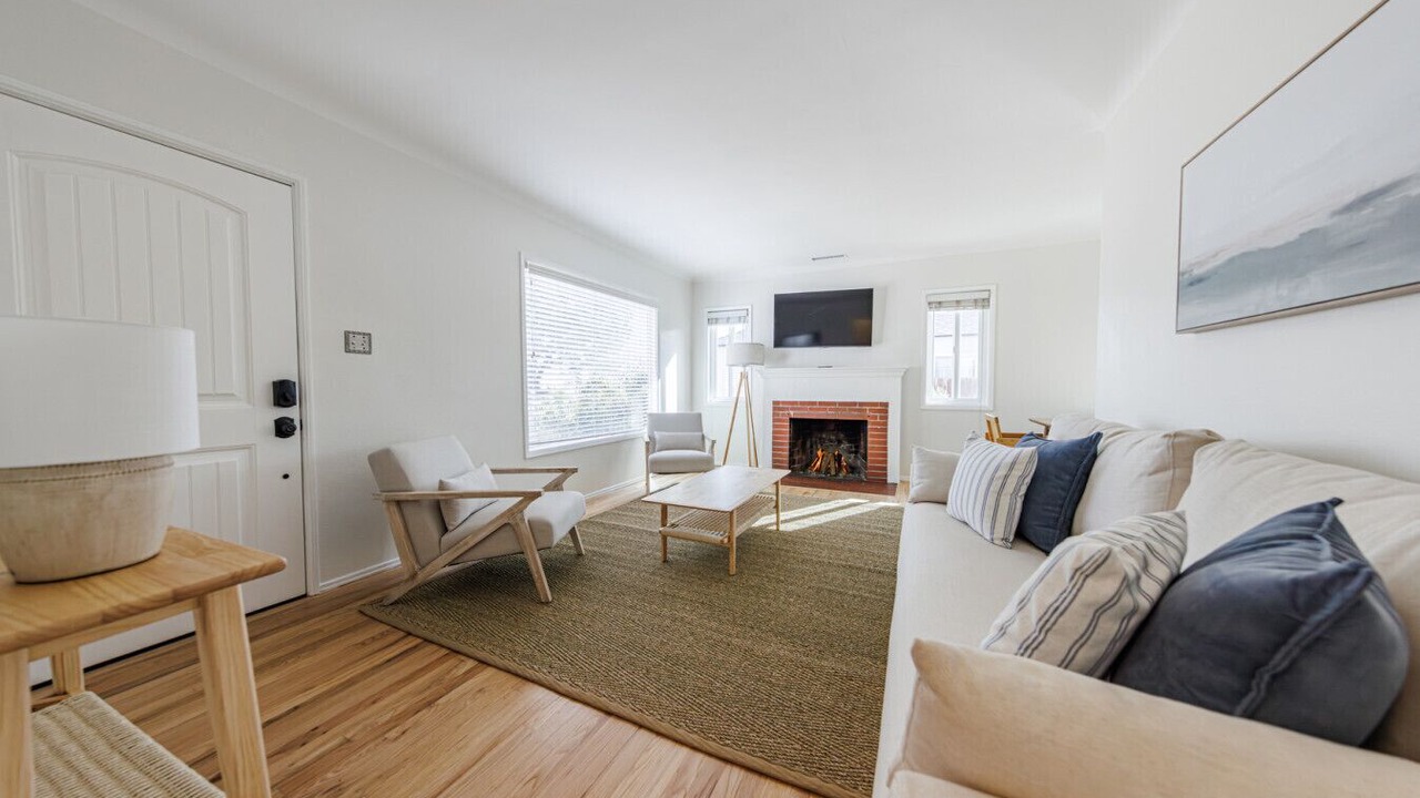Photo of Livingroom in North Hollywood