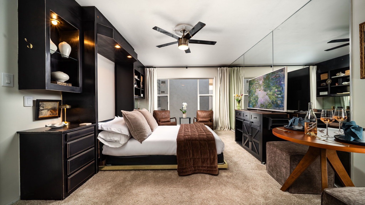 Photo of Bedroom in Village of La Jolla