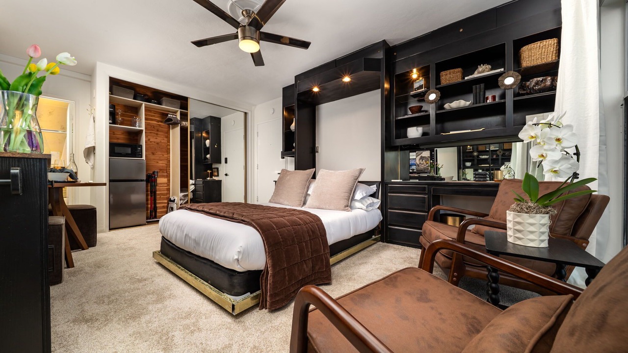 Photo of Bedroom in Village of La Jolla