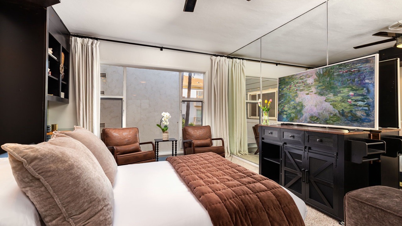 Photo of Bedroom in Village of La Jolla