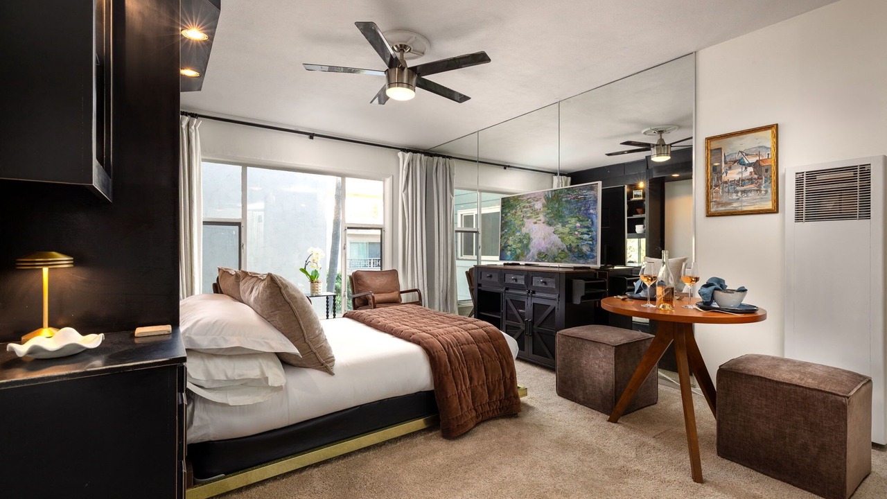 Photo of Bedroom in Village of La Jolla
