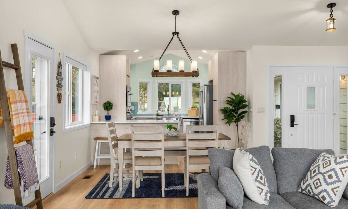 Photo of Livingroom in Oak Harbor