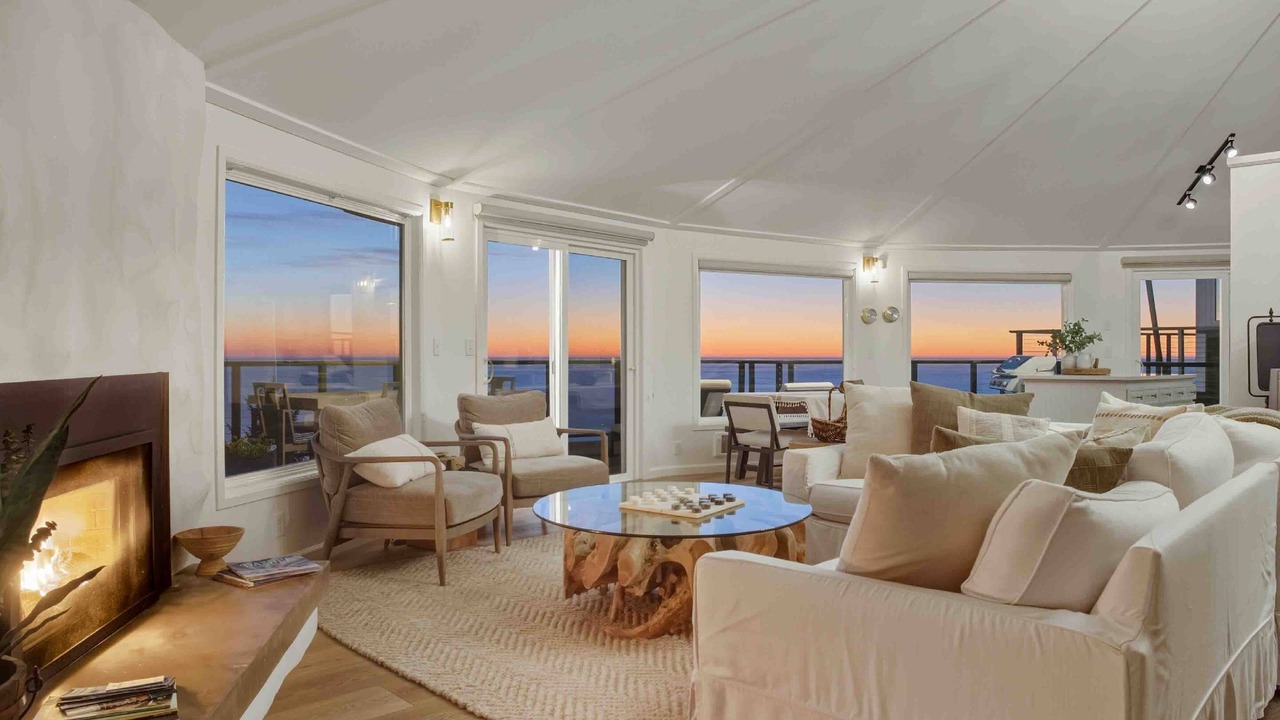 Photo of Livingroom in Oceanside