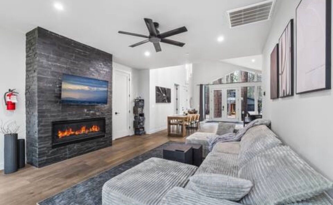 Photo of Livingroom in Sierra Tract