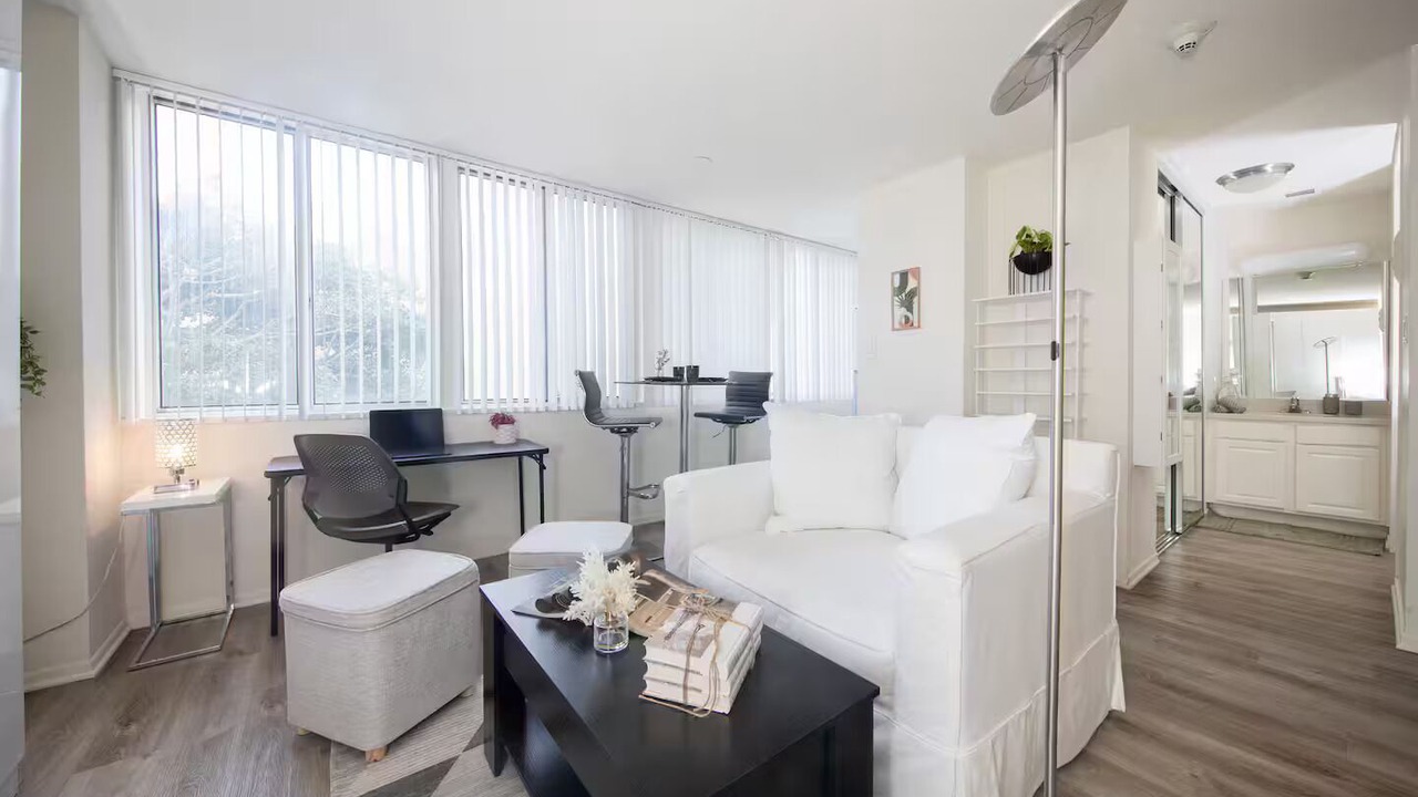 Photo of Livingroom in Downtown