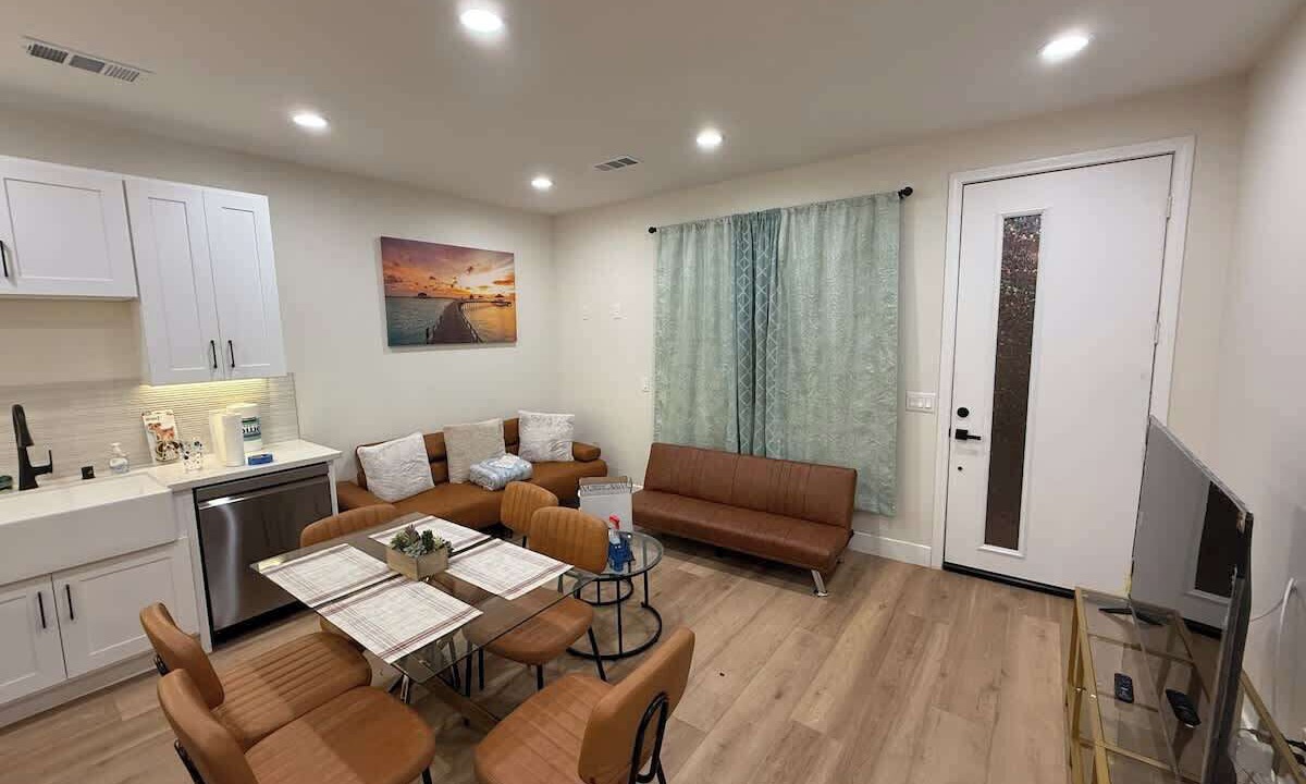 Photo of Livingroom in East Grove