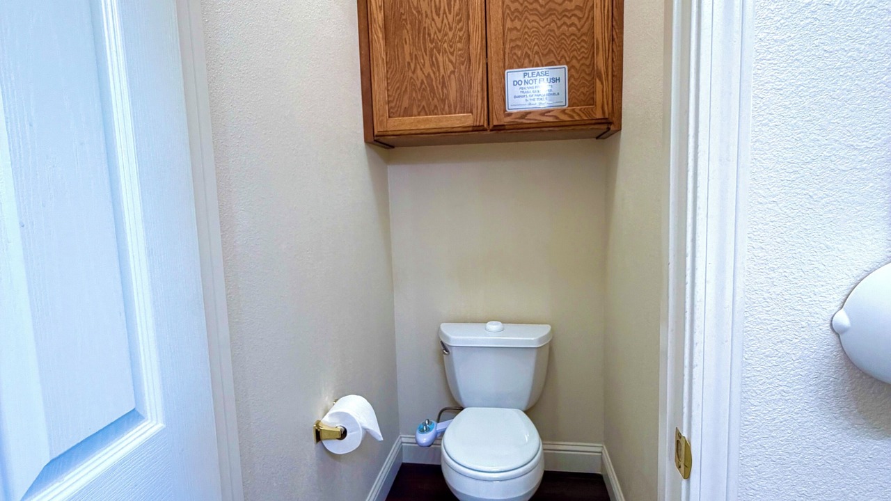 Photo of Bathroom in Raisin