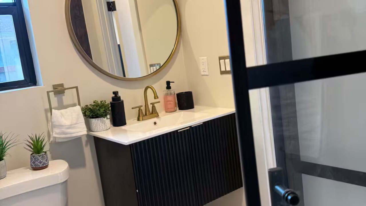 Photo of Bathroom in Lincoln Acres