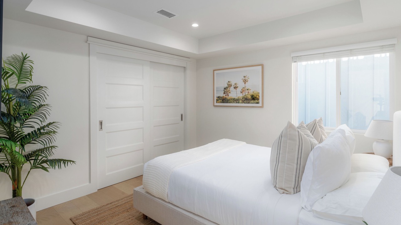 Photo of Bedroom in La Jolla Mesa