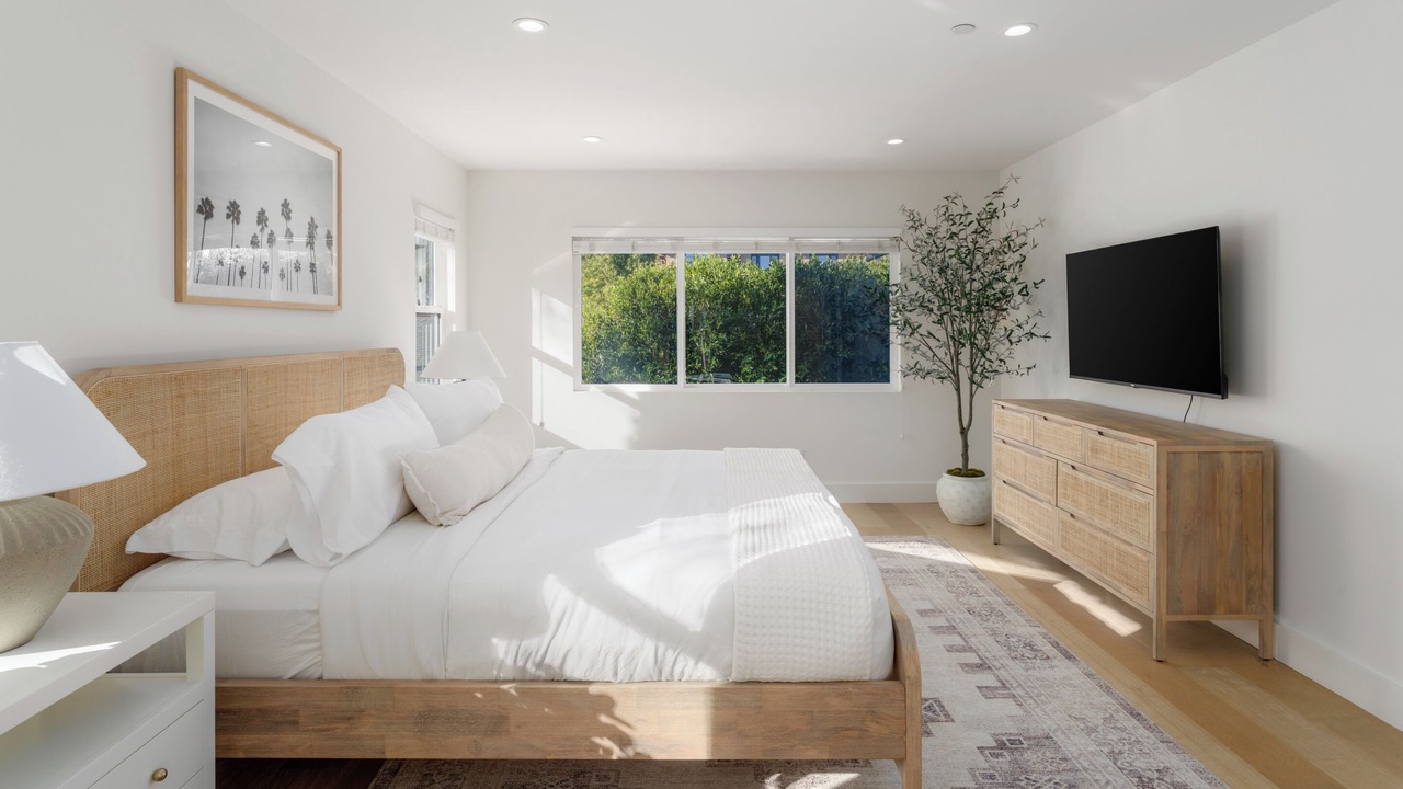 Photo of Bedroom in La Jolla Mesa