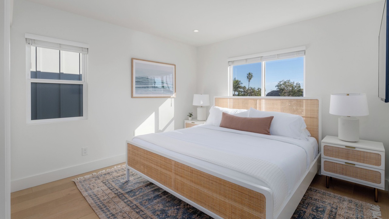 Photo of Bedroom in La Jolla Mesa