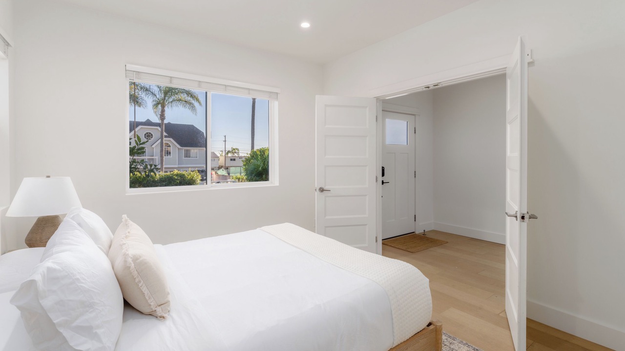 Photo of Bedroom in La Jolla Mesa