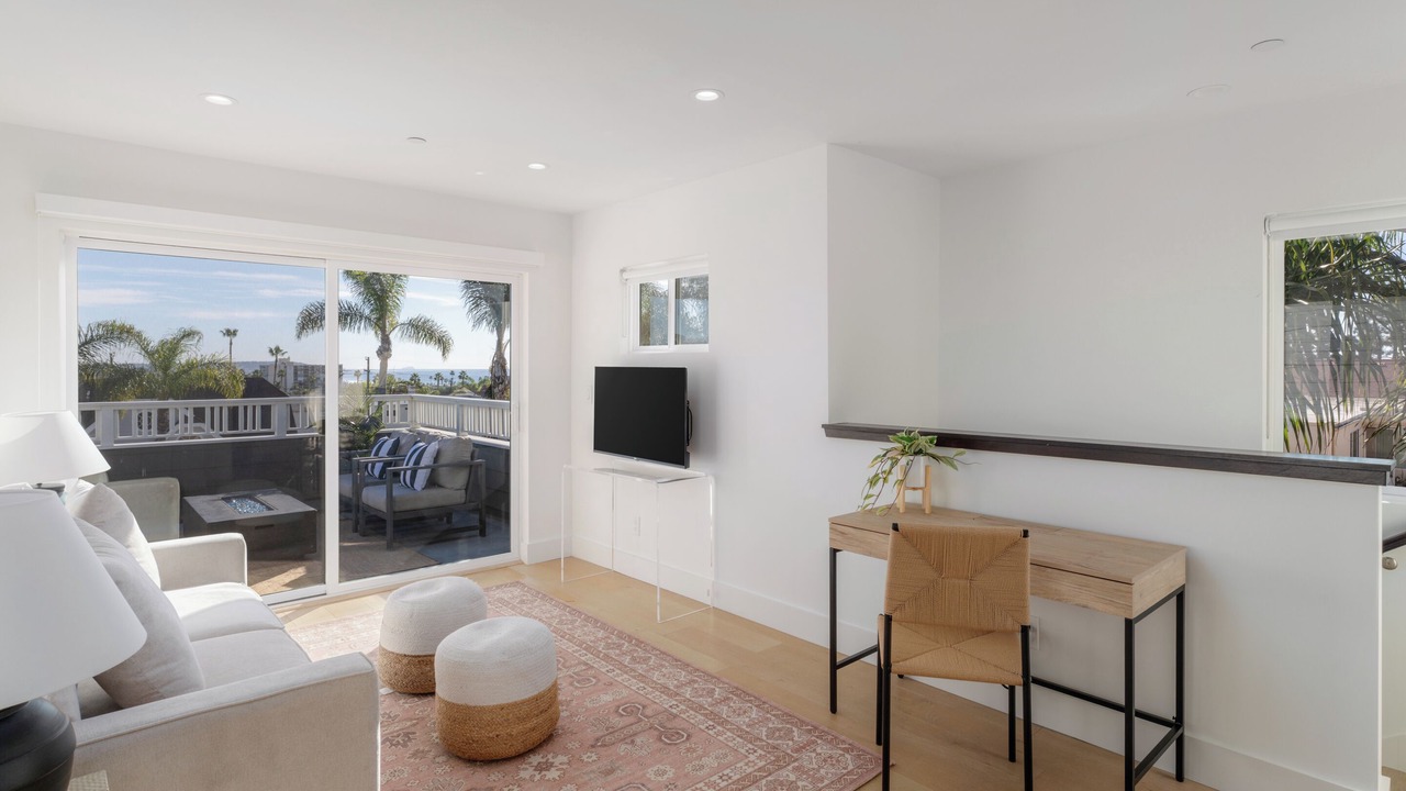 Photo of Livingroom in La Jolla Mesa