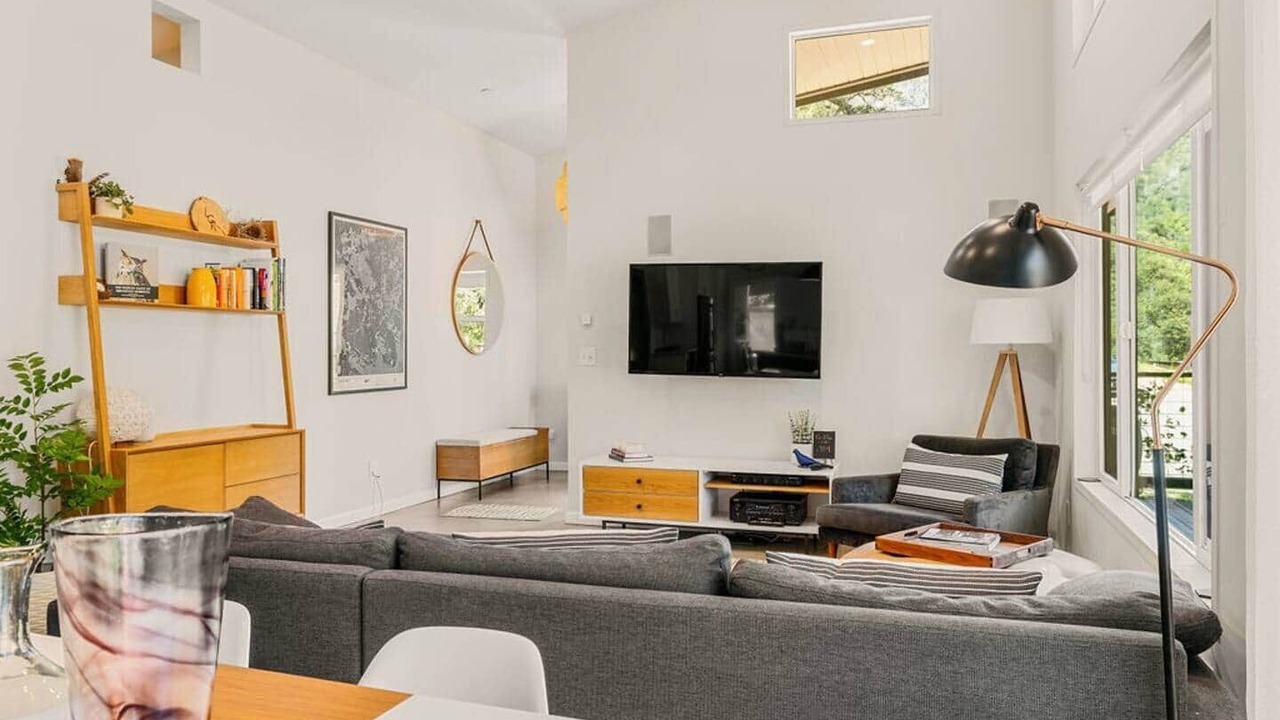 Photo of Livingroom in Cloverdale