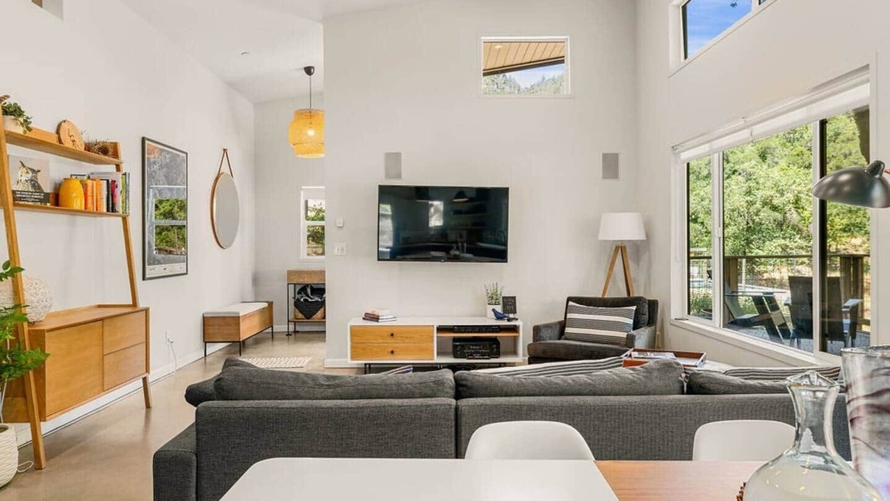 Photo of Livingroom in Cloverdale