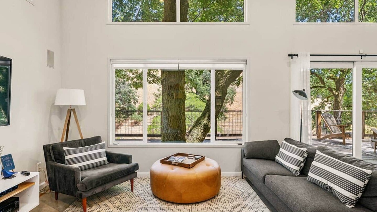 Photo of Livingroom in Cloverdale