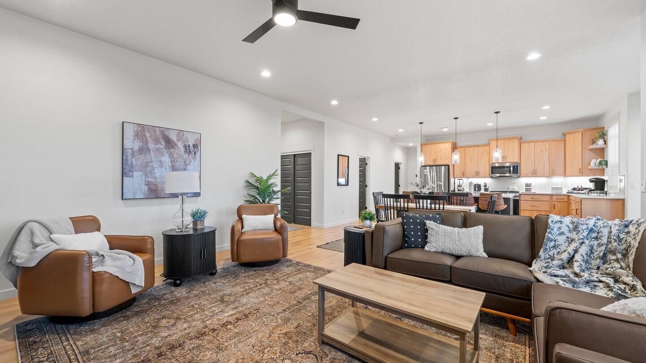 Photo of Livingroom in Tri-Cities