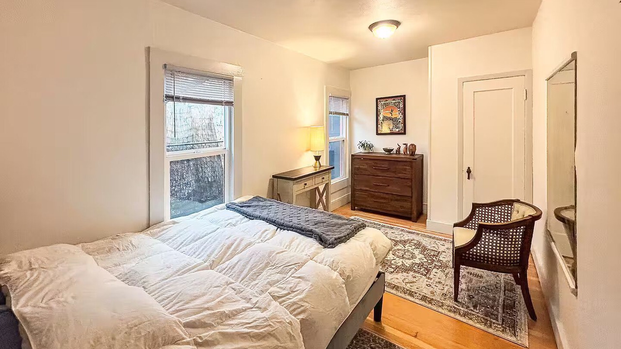 Photo of Bedroom in Foster - Powell