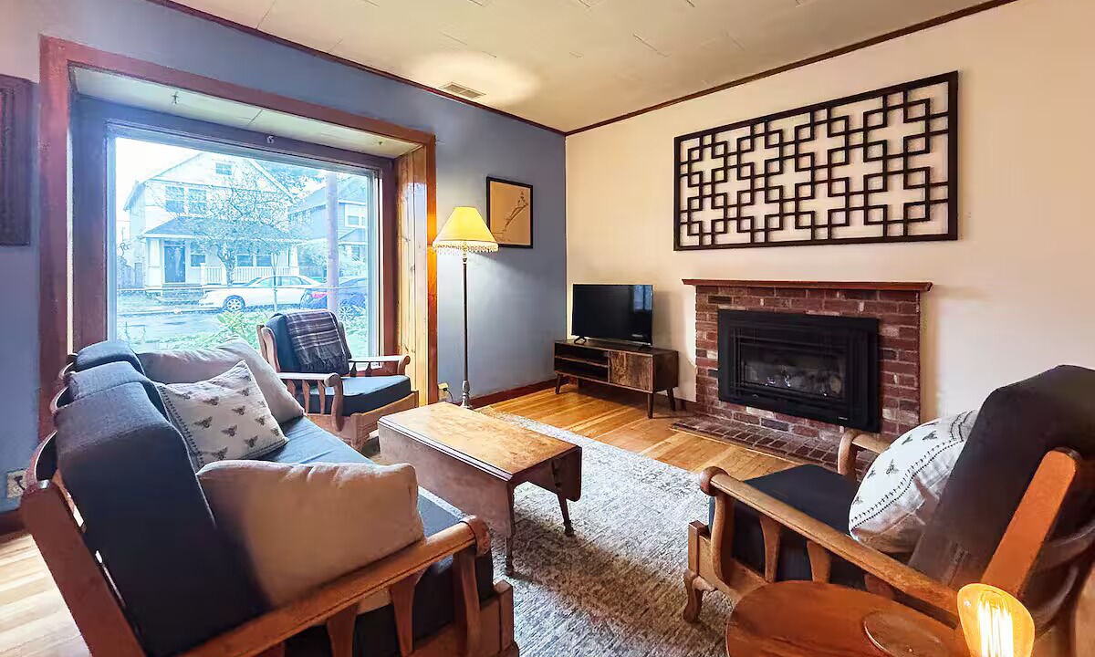 Photo of Livingroom in Foster - Powell