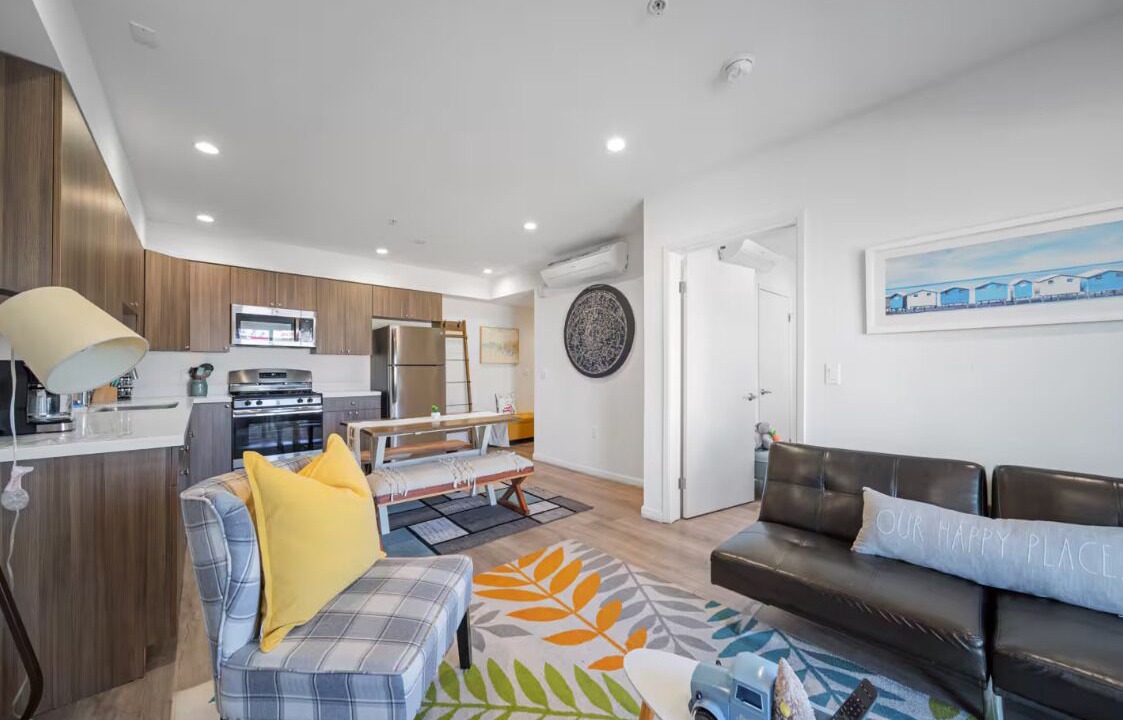 Photo of Livingroom in Pico-Union