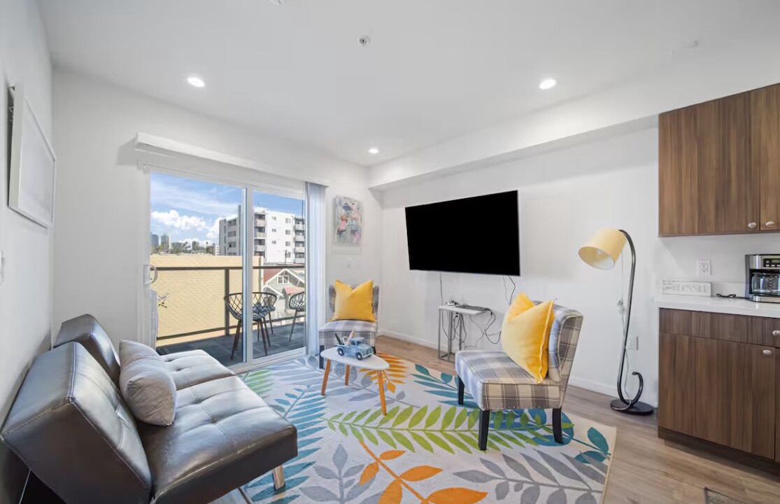 Photo of Livingroom in Pico-Union