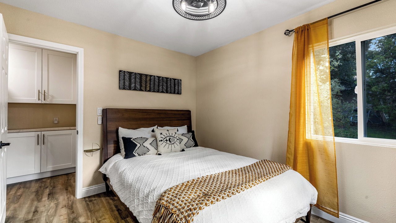 Photo of Bedroom in Pine Valley