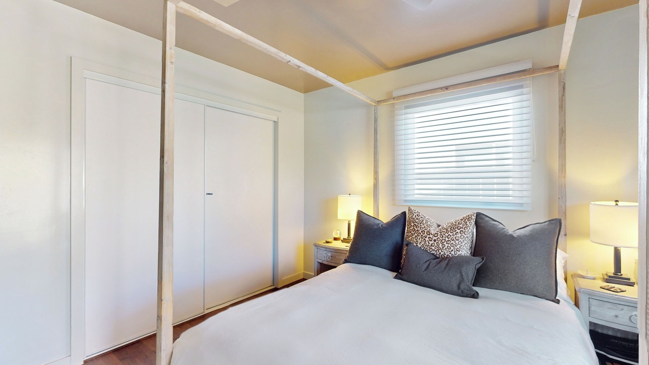Photo of Bedroom in Cardiff-by-the-Sea