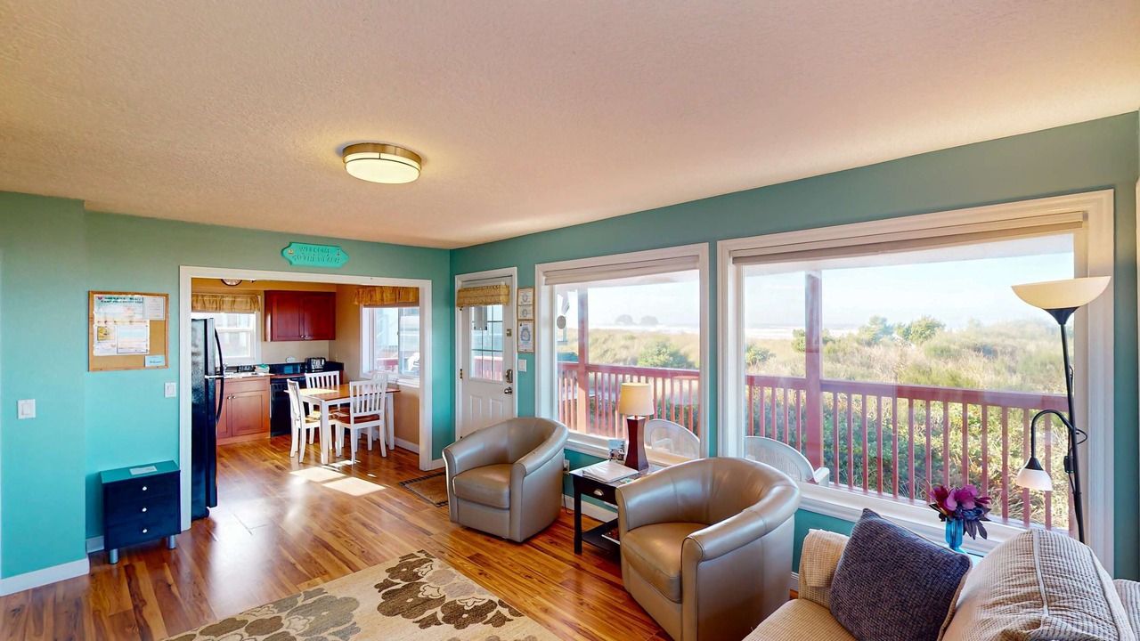 Photo of Livingroom in Rockaway Beach