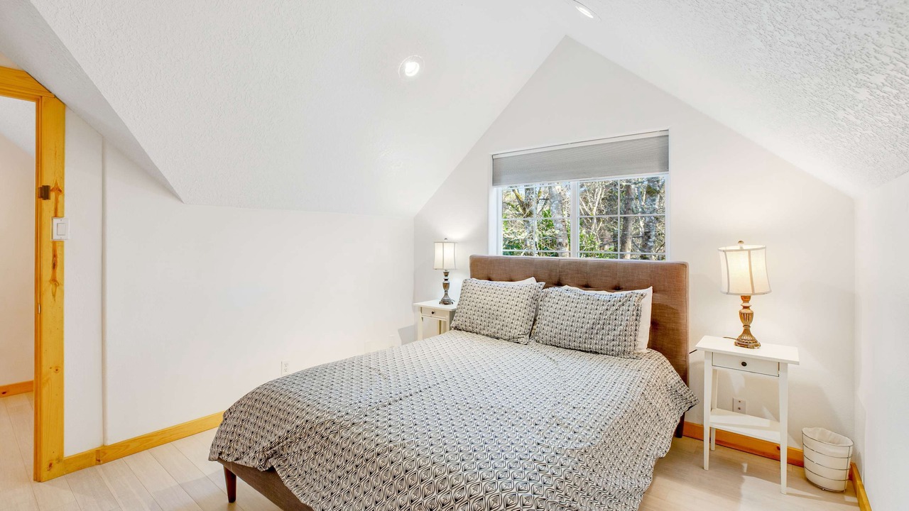 Photo of Bedroom in Netarts