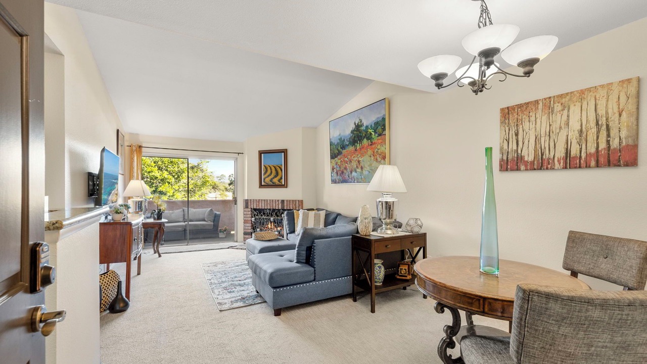 Photo of Livingroom in University City