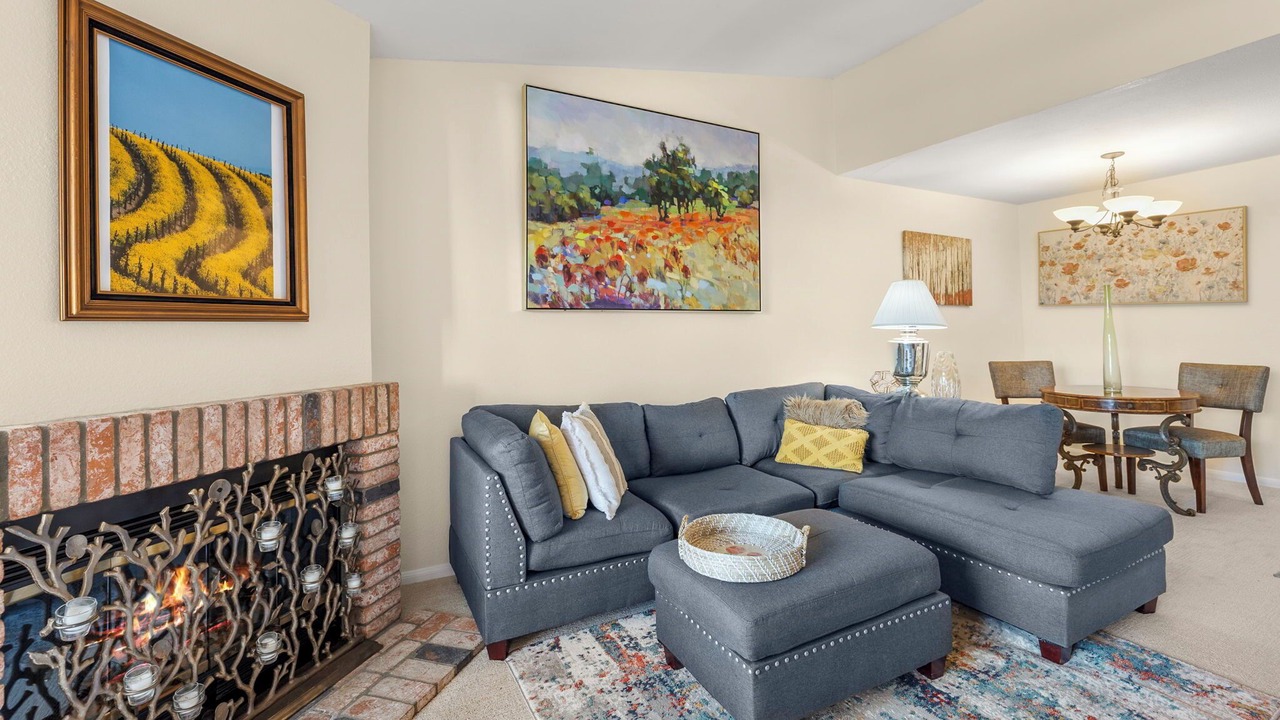 Photo of Livingroom in University City