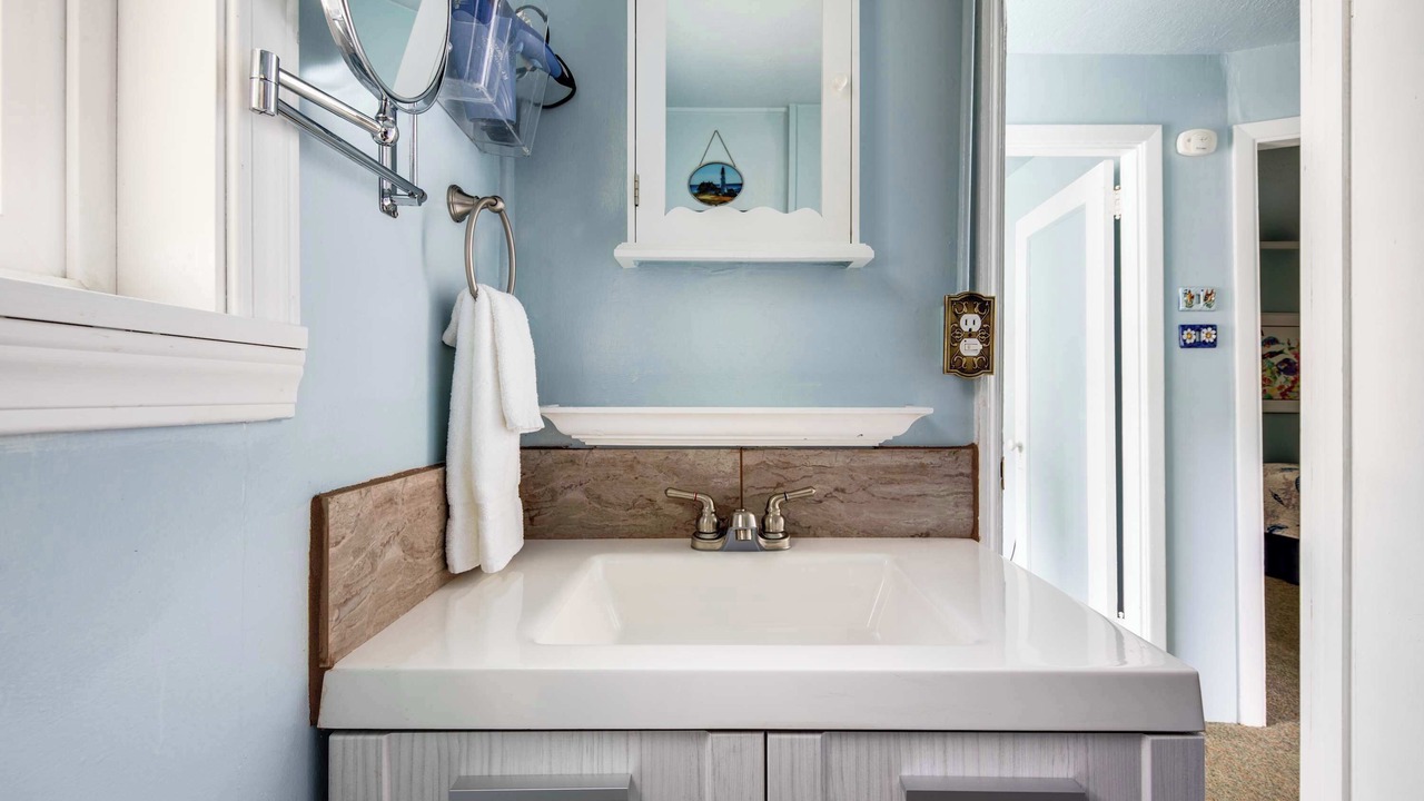 Photo of Bathroom in Gleneden Beach